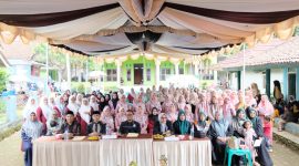 Foto Relawan Inspirasi Rumah Zakat Bersama Para Juri, Jamaah Tablig Akbar dan Peserta Lomba Sholawat